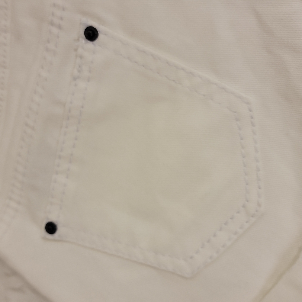 Rue 21 White Cuffed Shorts Size 1/2 Excellent Condition NWOT - Picture 5 of 13